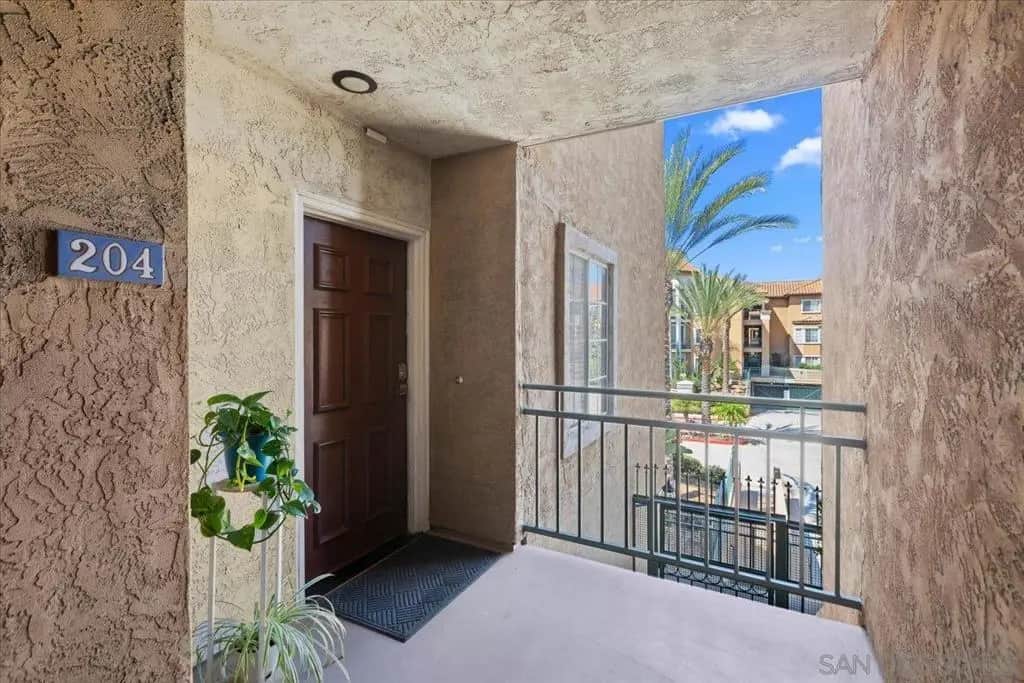 2150 Camino de la Reina 4204, San Diego, CA — listing photo 1