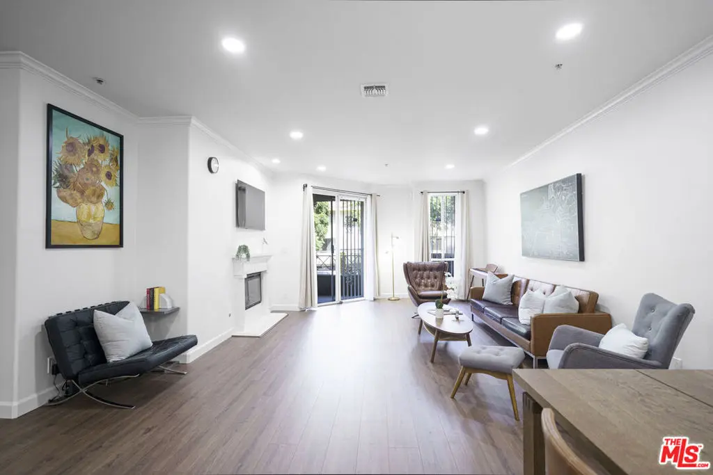 333 Westminster Avenue 104, Los Angeles, CA — listing photo 1