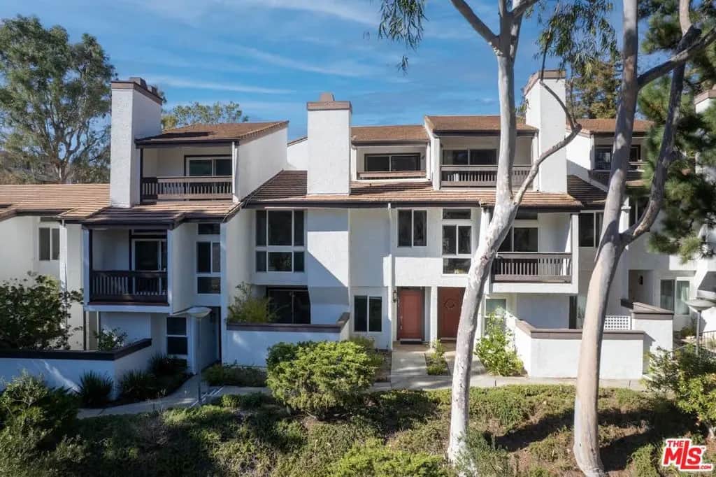 17253 Palisades Circle, Los Angeles, CA — listing photo 1