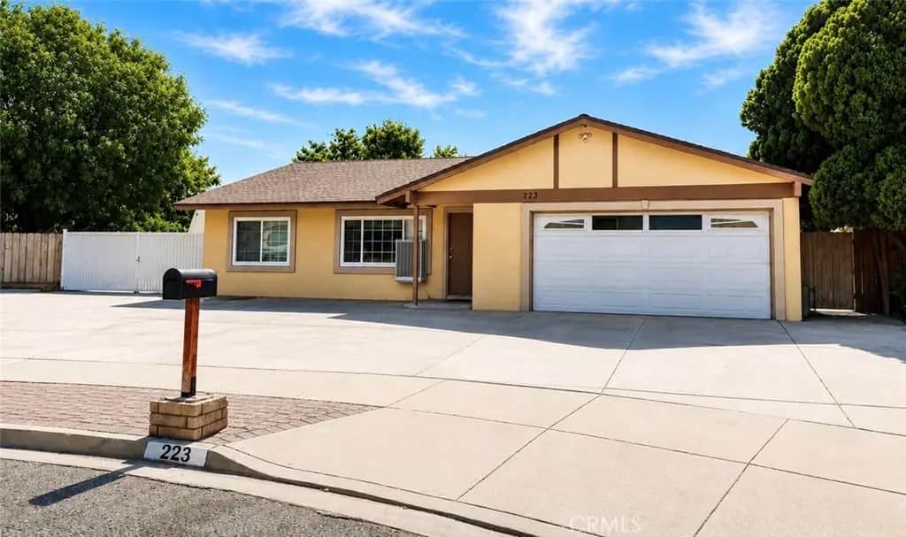 223 Glenmont Court, Hemet, CA — listing photo 1