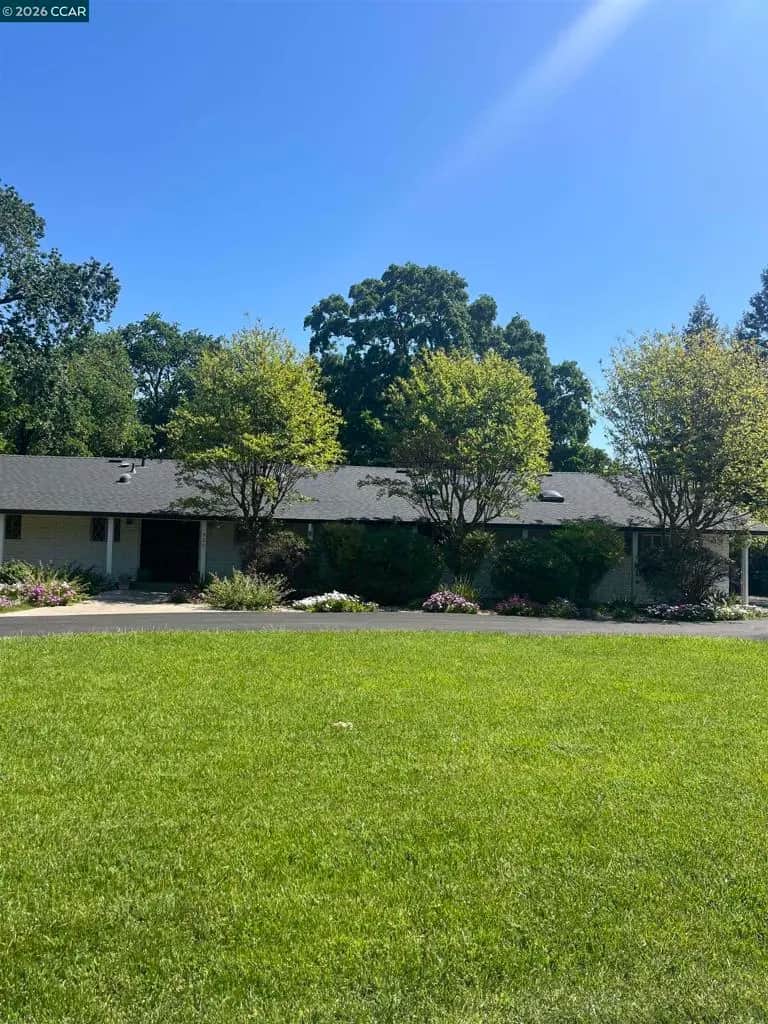 930 Lee lane, Concord, CA — listing photo 1