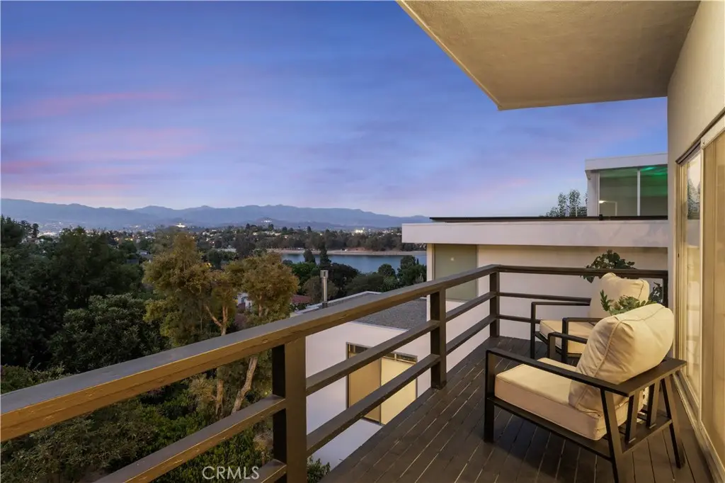 2054 Kenilworth, Los Angeles, CA — listing photo 1