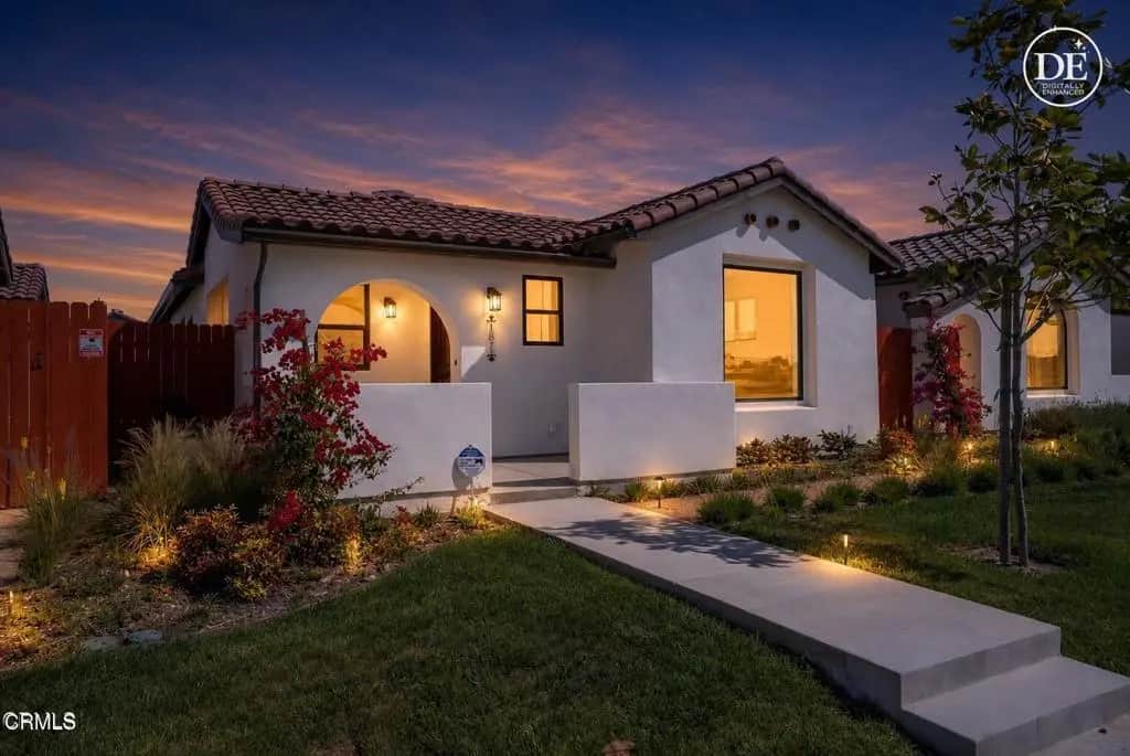 1125 W 2nd Street, Oxnard, CA — listing photo 1