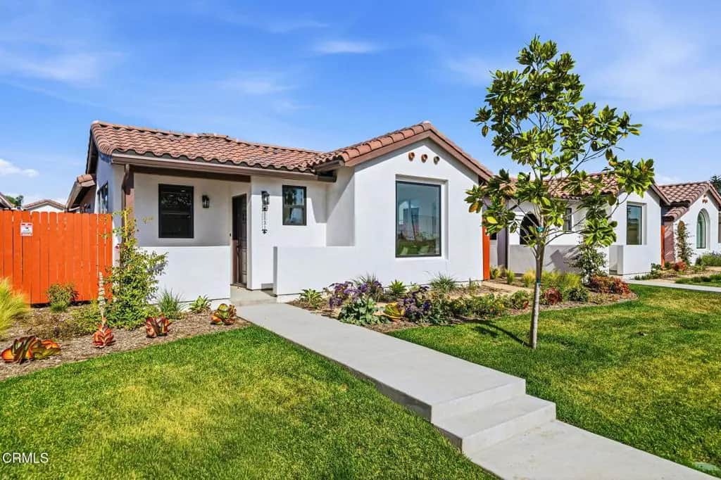1131 W 2nd Street, Oxnard, CA — listing photo 1