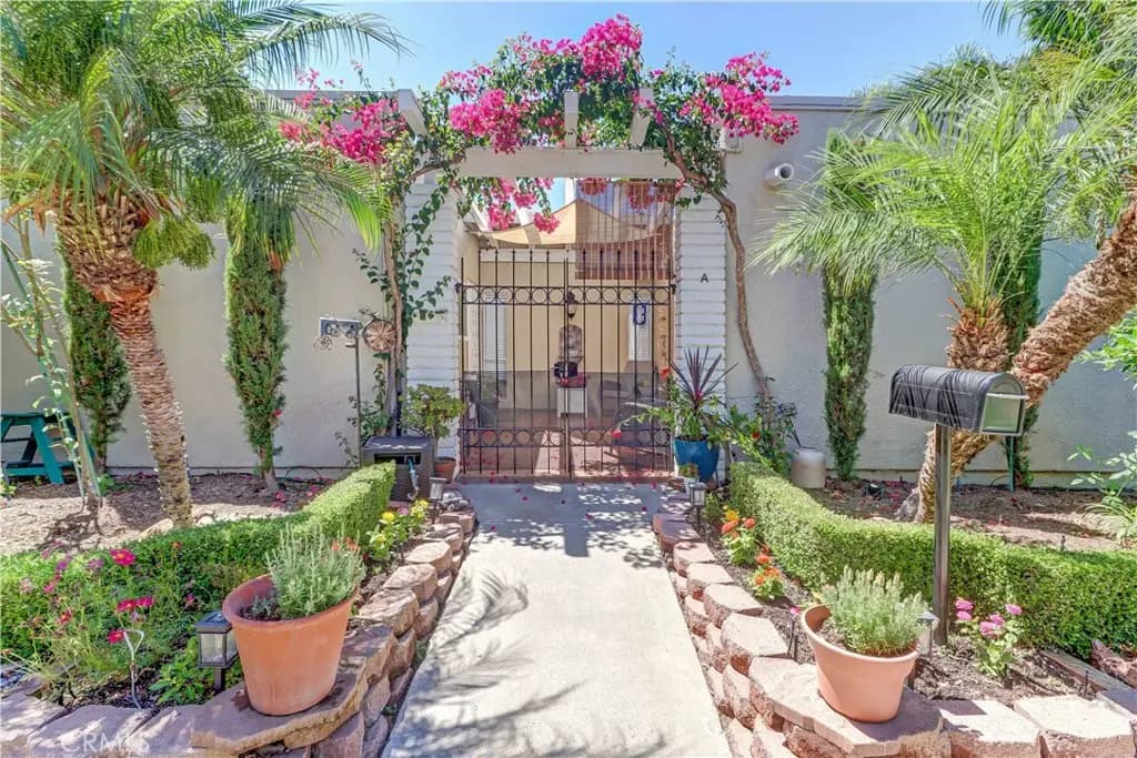 2063 Via Mariposa East A, Laguna Woods, CA — listing photo 1