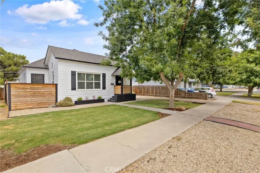 224 E 10th, Hanford, CA — listing photo 1