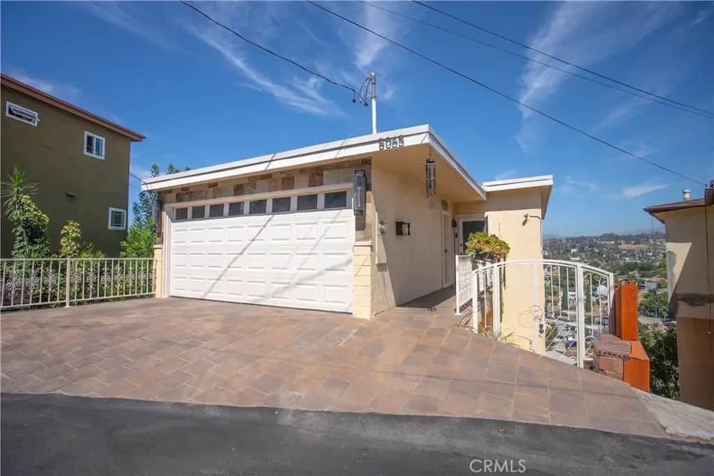 5065 La Calandria Drive, Los Angeles, CA — listing photo 1