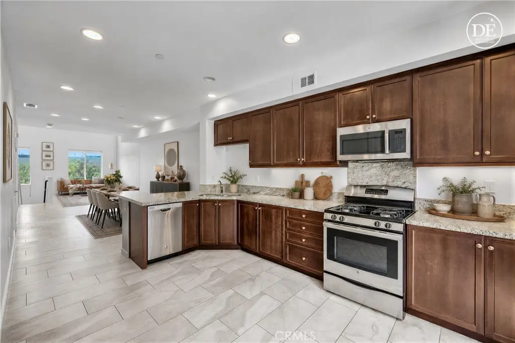 83 Waldorf, Irvine, CA — listing photo 1