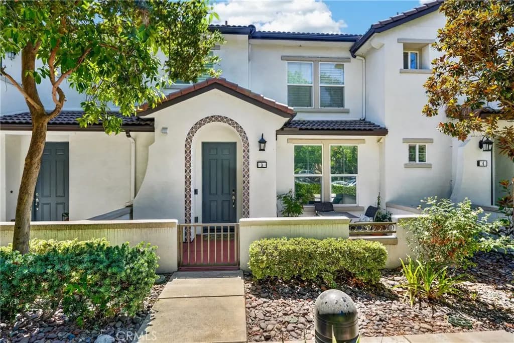 15723 Parkhouse 3, Fontana, CA — listing photo 1