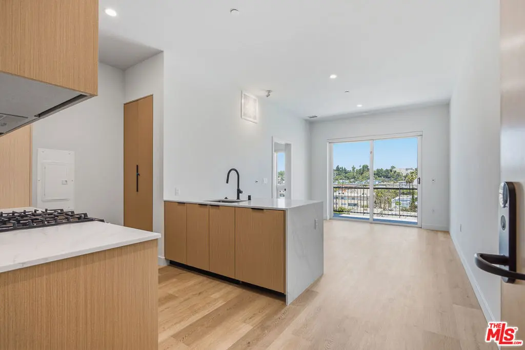 3555 Overland Avenue 610, Los Angeles, CA — listing photo 1