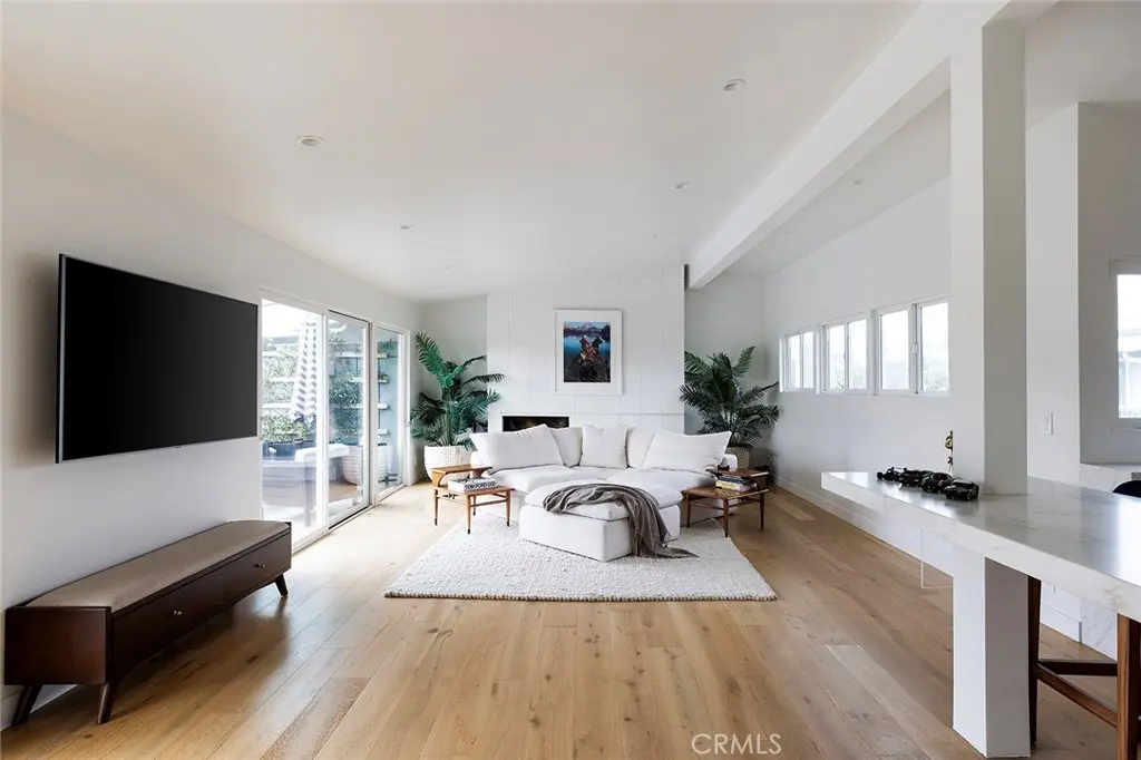 1504 Westcliff Drive 5, Newport Beach, CA — listing photo 1