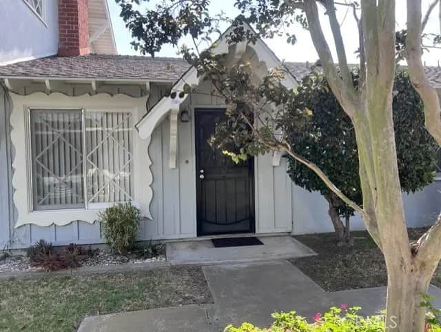 668 Center #B, Costa Mesa, CA — listing photo 1