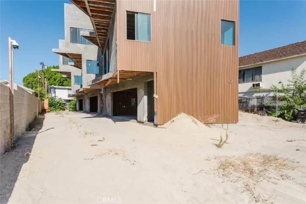6651 Camellia Avenue, Los Angeles, CA — listing photo 1