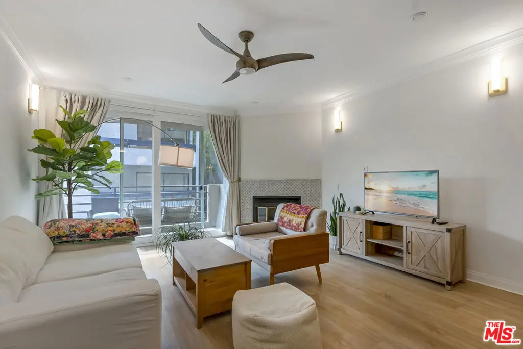 20 Catamaran Street 104, Los Angeles, CA — listing photo 1