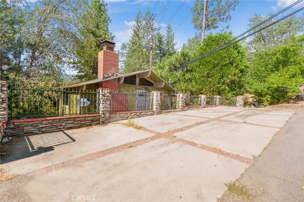 32892 Lone Pine, Running Springs, CA — listing photo 1