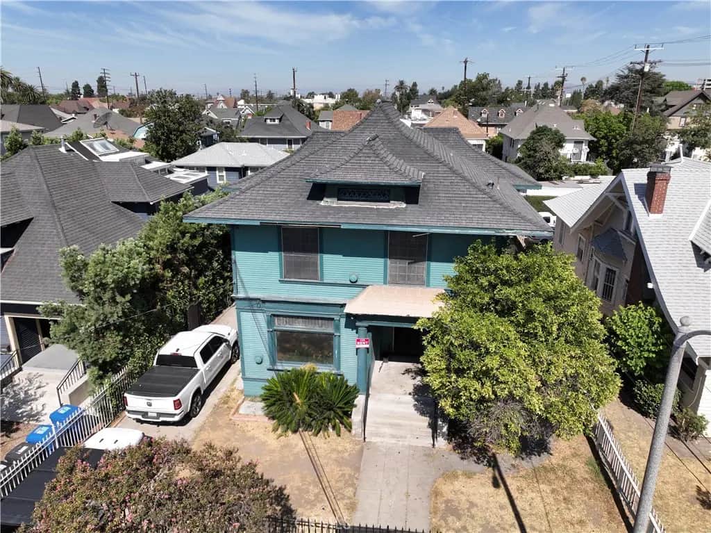 2107 Oak Street, Los Angeles, CA — listing photo 1