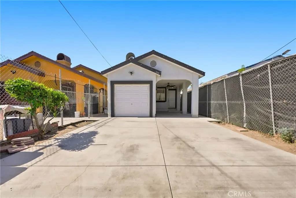 2414 Santa Ana Boulevard S, Los Angeles, CA — listing photo 1
