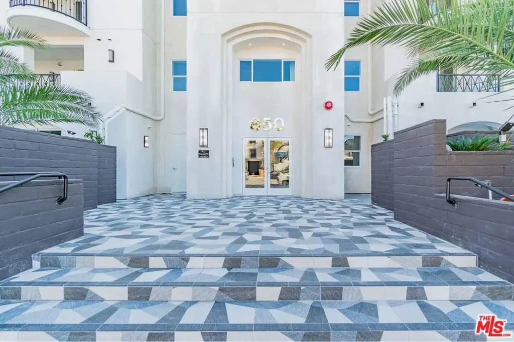 850 Crenshaw Boulevard 203, Los Angeles, CA — listing photo 1