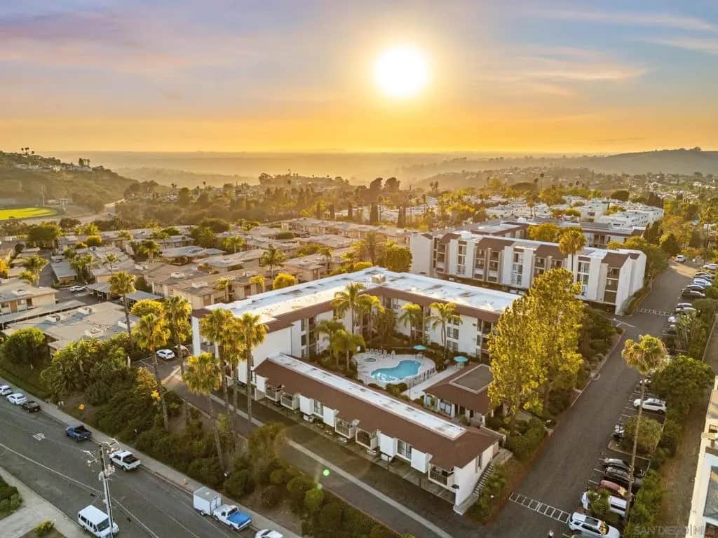 6924 Hyde Park 220, San Diego, CA — listing photo 1