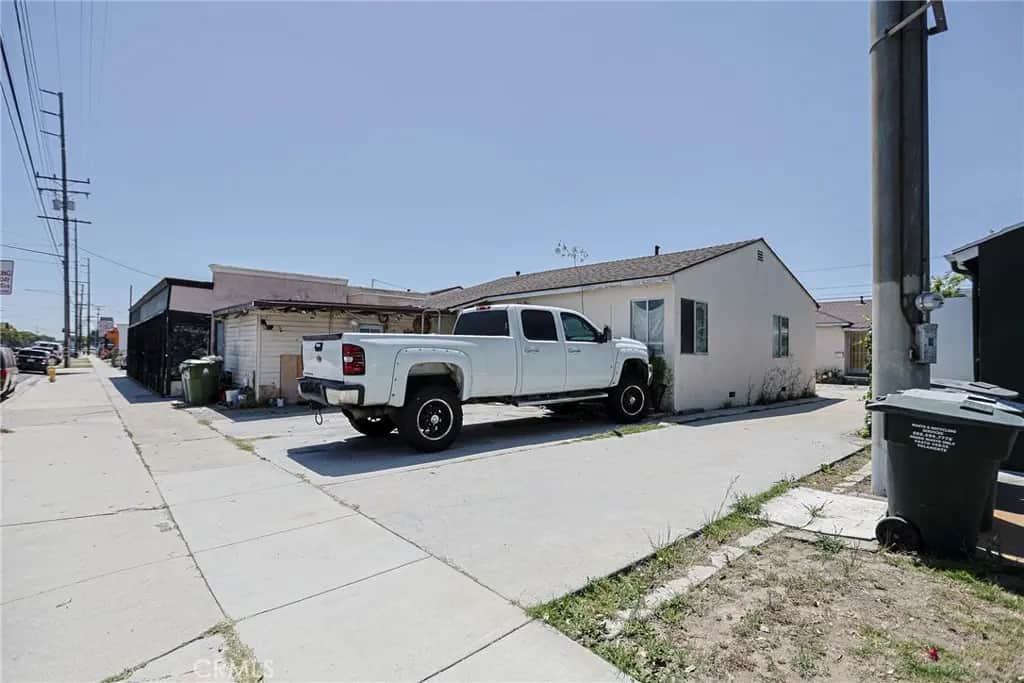 2322 Marine, Gardena, CA — listing photo 1