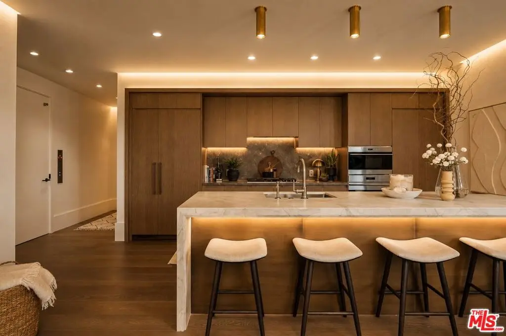 8420 W Sunset Boulevard 107, West Hollywood, CA — listing photo 1