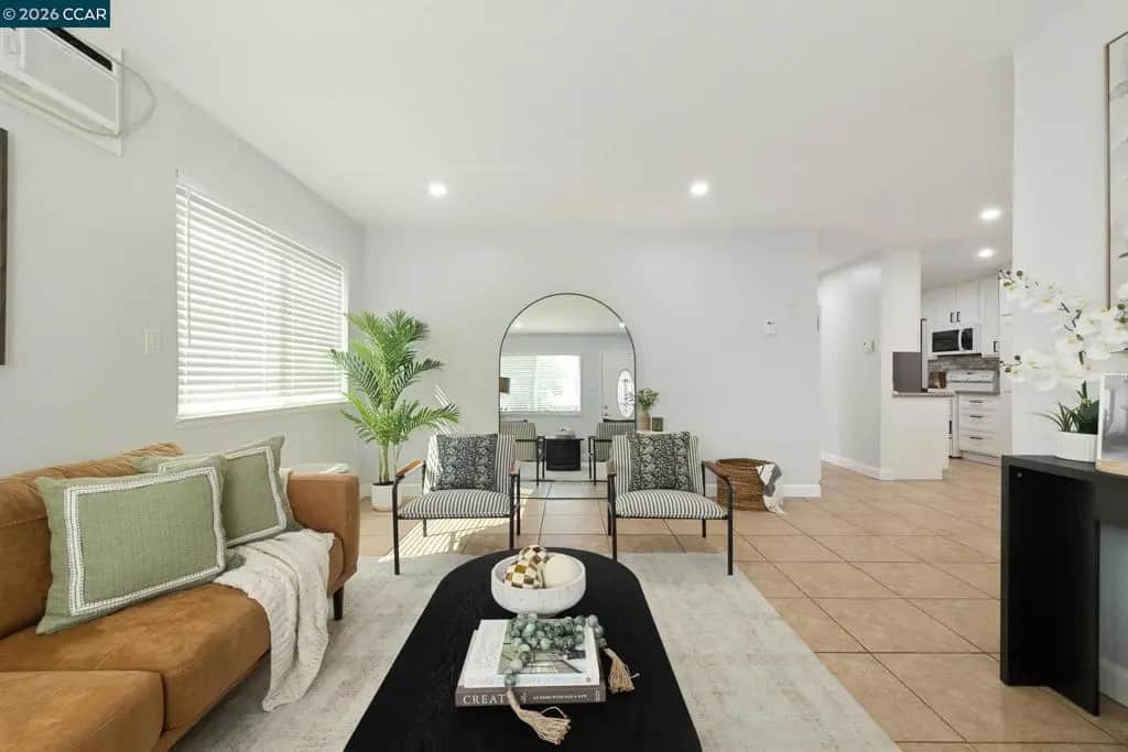 133 E Trident, Pittsburg, CA — listing photo 1
