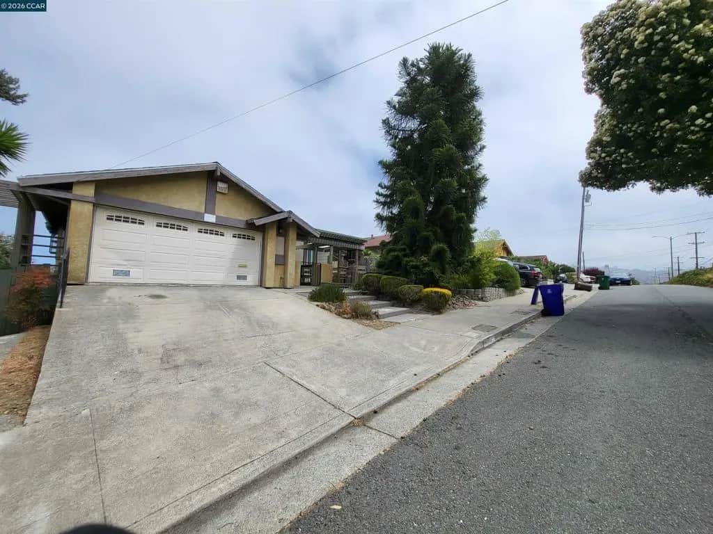 5215 Bayview Ave, Richmond, CA — listing photo 1