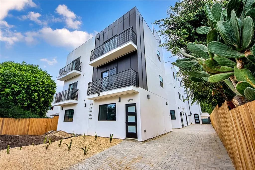 6461 Woodley, Los Angeles, CA — listing photo 1