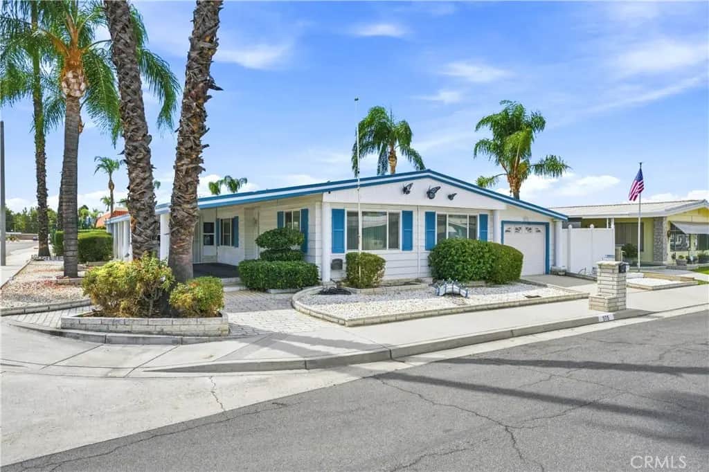 975 Vista Grande Drive, Hemet, CA — listing photo 1