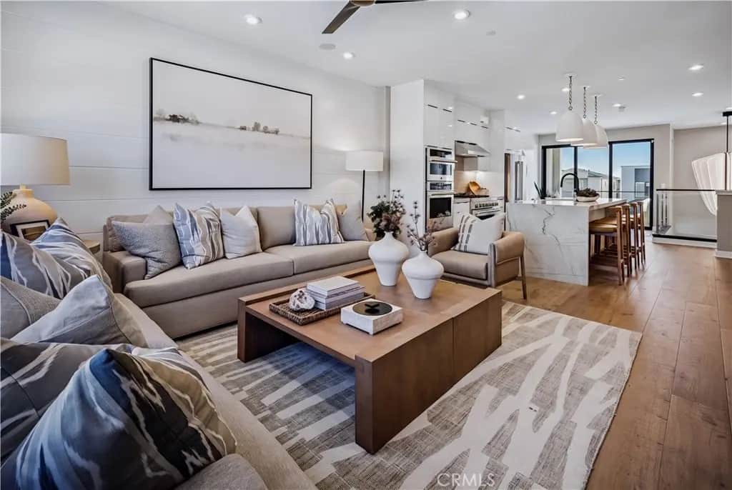 160 Palisades, Irvine, CA — listing photo 1
