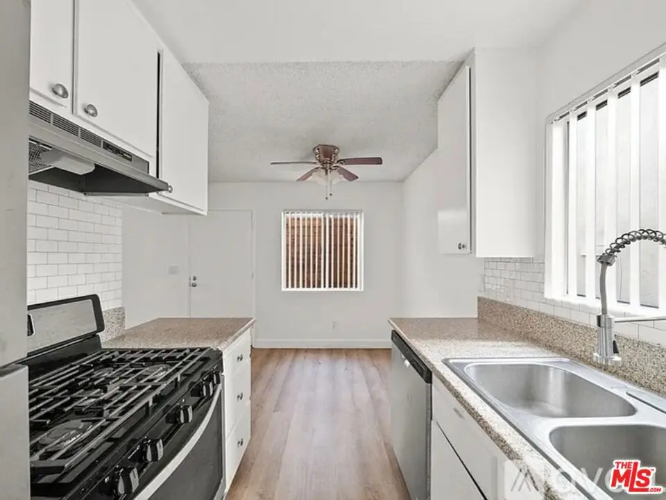 223 Shell Street 223, Manhattan Beach, CA — listing photo 1