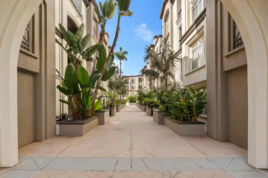9263 Regents Rd B204, La Jolla, CA — listing photo 1