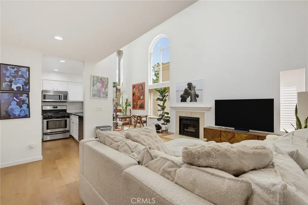 1639 Camden Avenue 301, Los Angeles, CA — listing photo 1