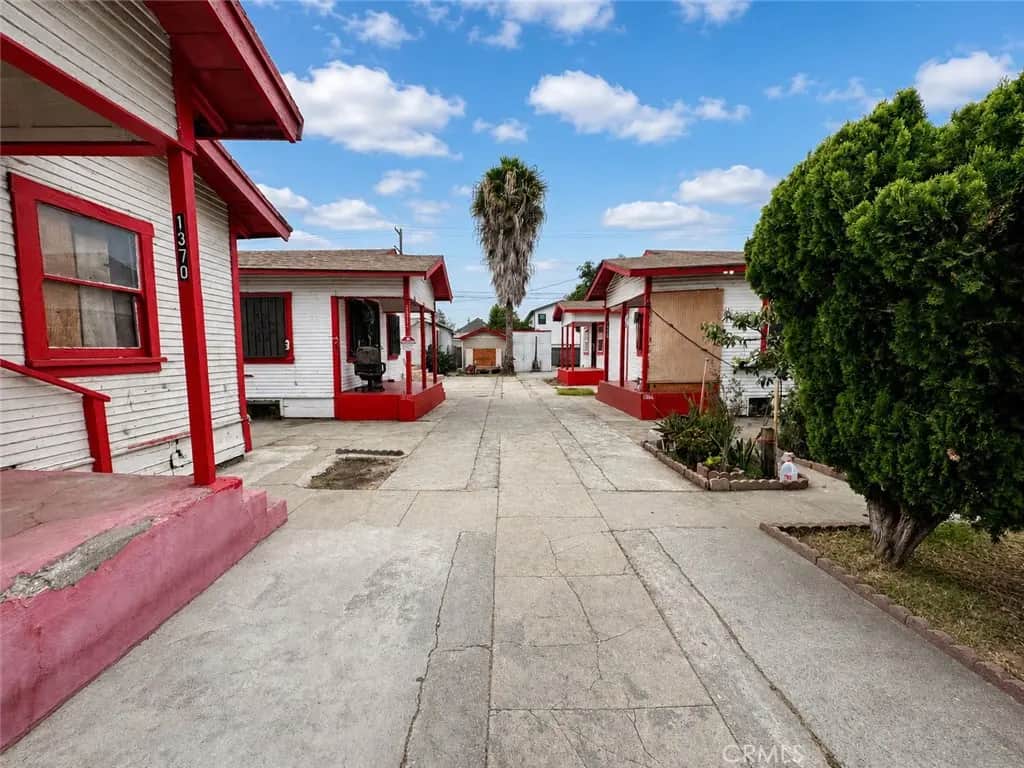 1366 E 57th, Los Angeles, CA — listing photo 1