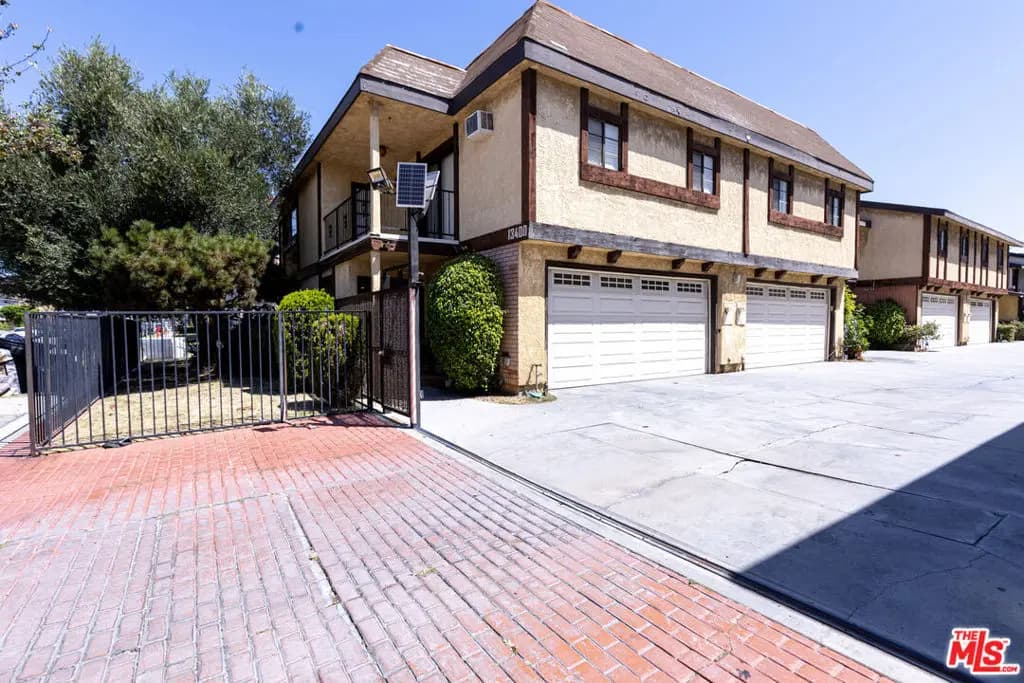 13400 Doty Avenue 1, Hawthorne, CA — listing photo 1
