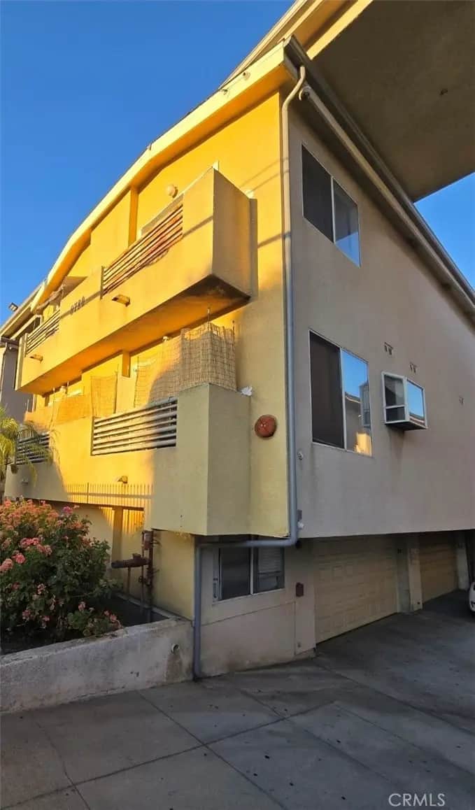 8780 Burnet 12, Los Angeles, CA — listing photo 1
