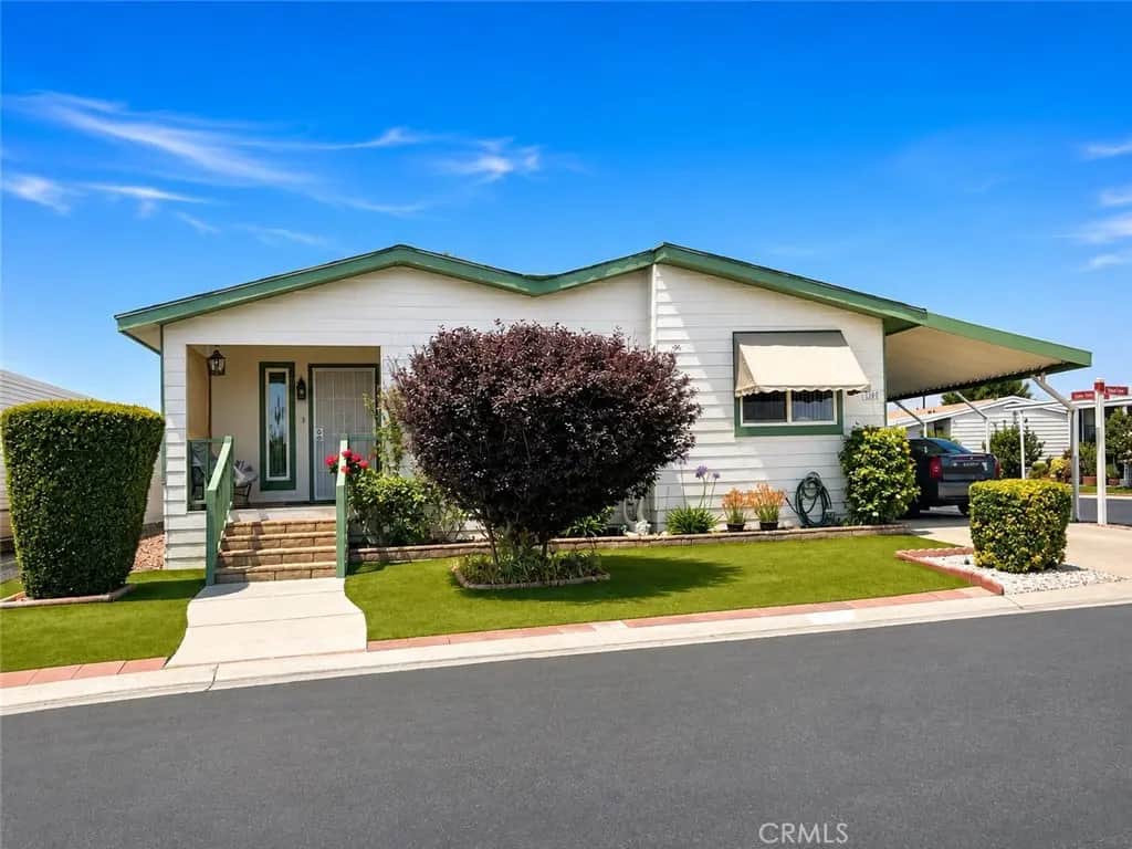 1300 W Menlo 107, Hemet, CA — listing photo 1