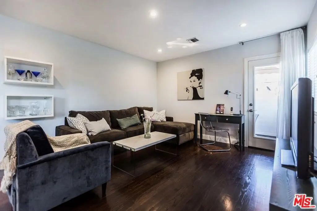 4409 IRVINE Avenue, North Hollywood, CA — listing photo 1