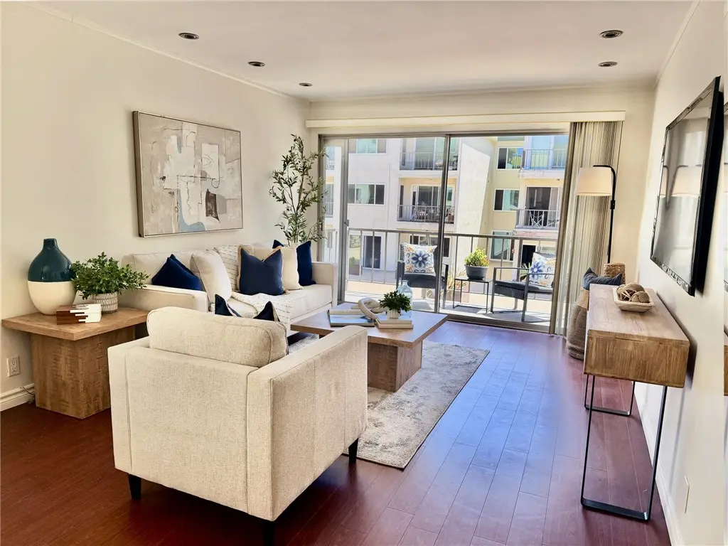 1600 Ardmore 229, Hermosa Beach, CA — listing photo 1