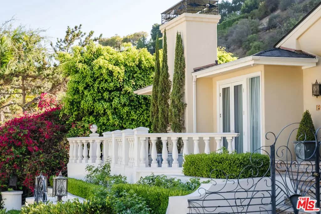 1455 Rising Glen Road, Los Angeles, CA — listing photo 1
