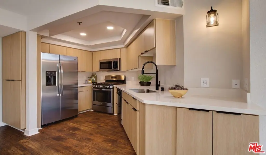 7660 Beverly Boulevard 239, Los Angeles, CA — listing photo 1