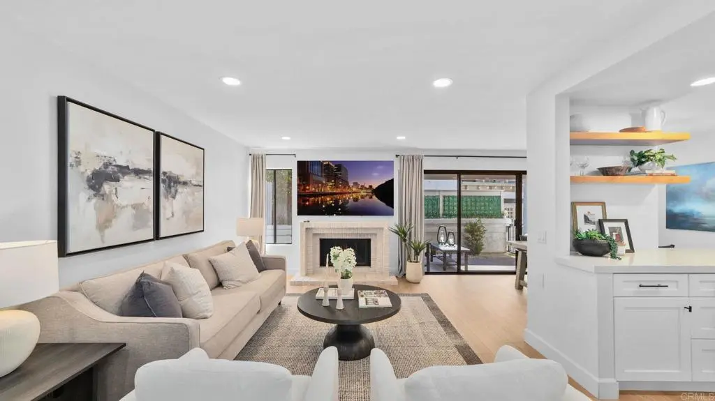 532 1/2 Via De La Valle F, Solana Beach, CA — listing photo 1