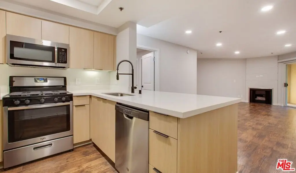 7660 Beverly Boulevard 115, Los Angeles, CA — listing photo 1