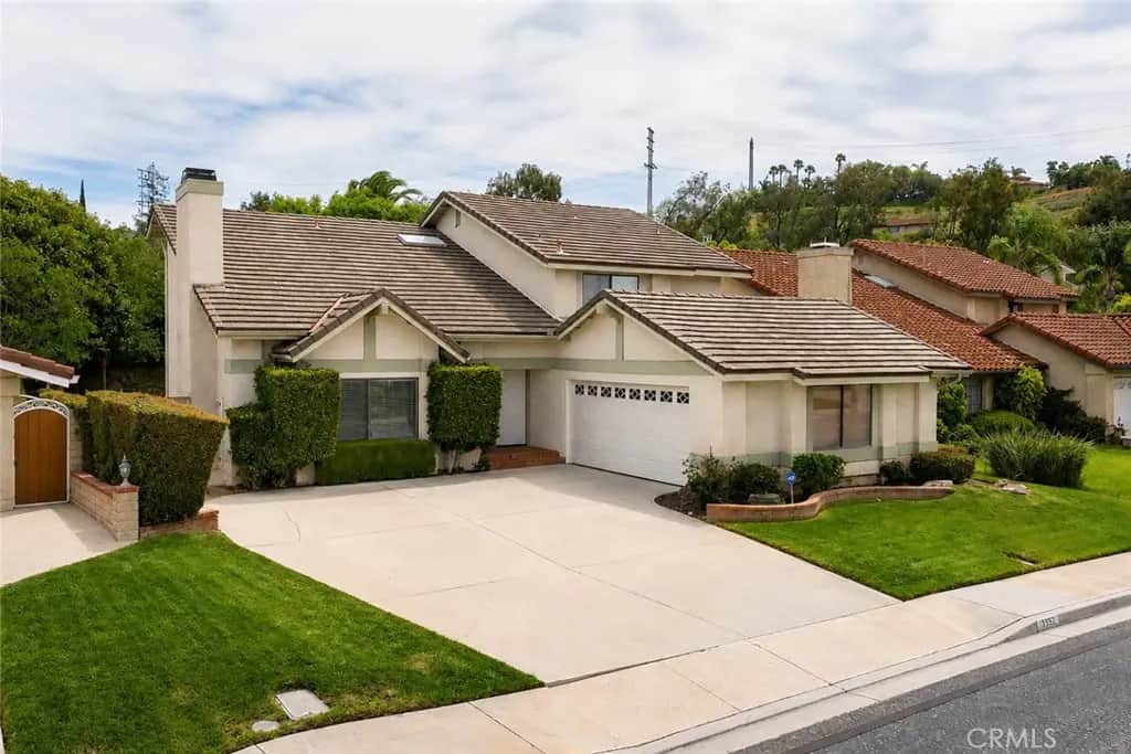 13792 Christian Barrett Drive, Moorpark, CA — listing photo 1