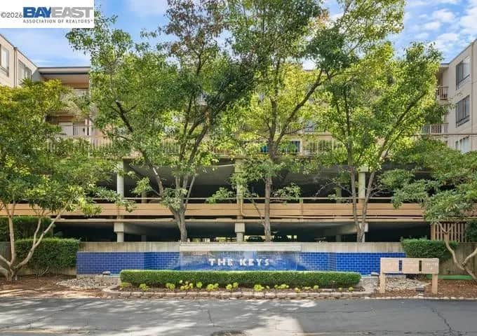 300 N Civic Dr 409, Walnut Creek, CA — listing photo 1