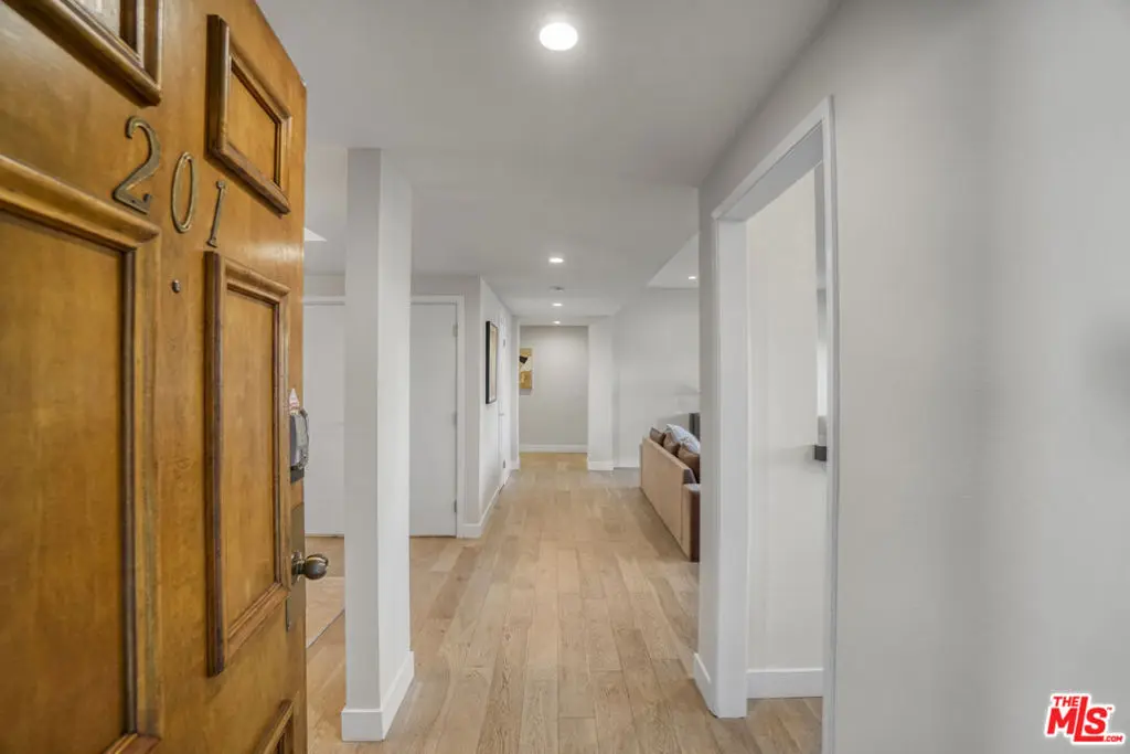 166 S Hayworth Avenue 201, Los Angeles, CA — listing photo 1