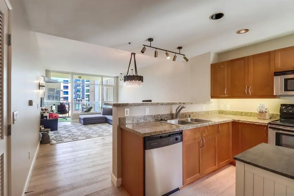 427 9Th Ave 409, San Diego, CA — listing photo 1
