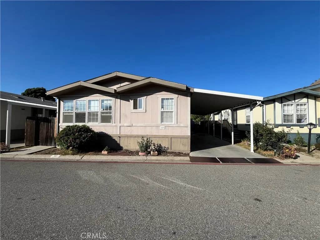 4901 Green River Road 40, Corona, CA — listing photo 1