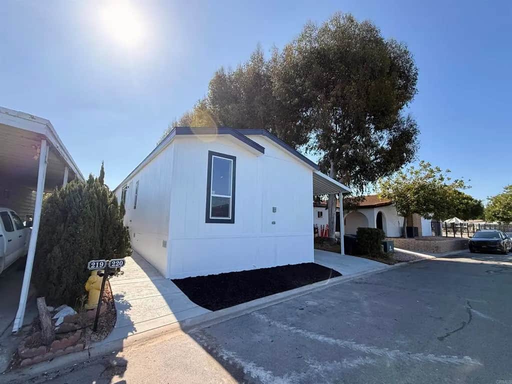2750 Wheatstone Street 220, San Diego, CA — listing photo 1