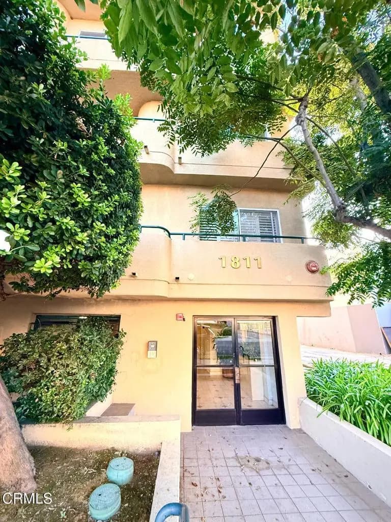 1811 Manning 201, Los Angeles, CA — listing photo 1